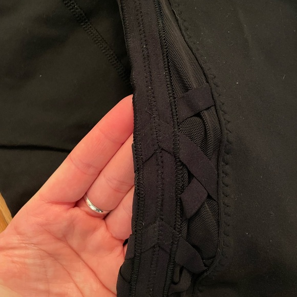 Lululemon mesh detail legging - Picture 3 of 7